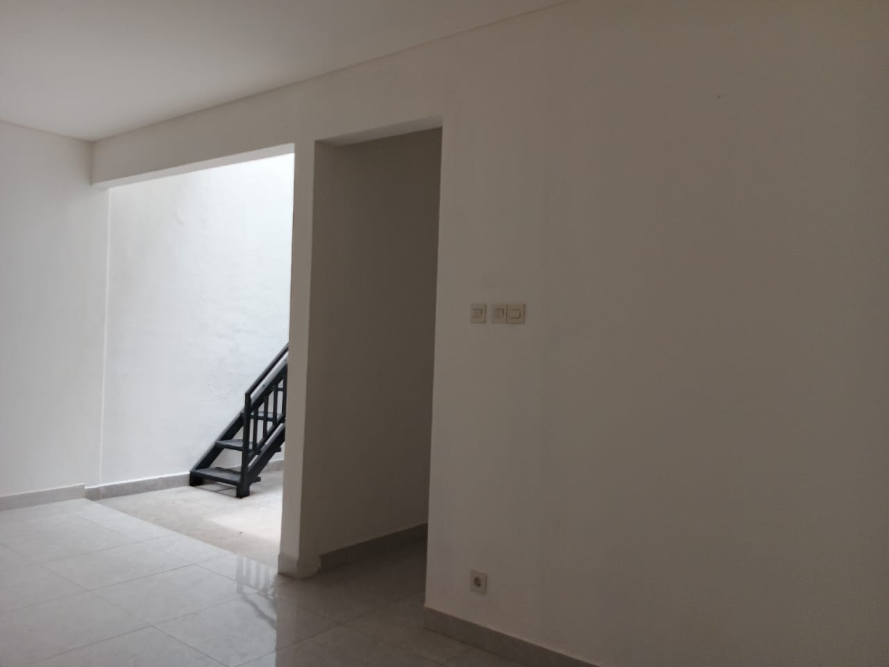 Jual rumah baru renov di Cipedak, Jagakarsa, Jakarta Selatan