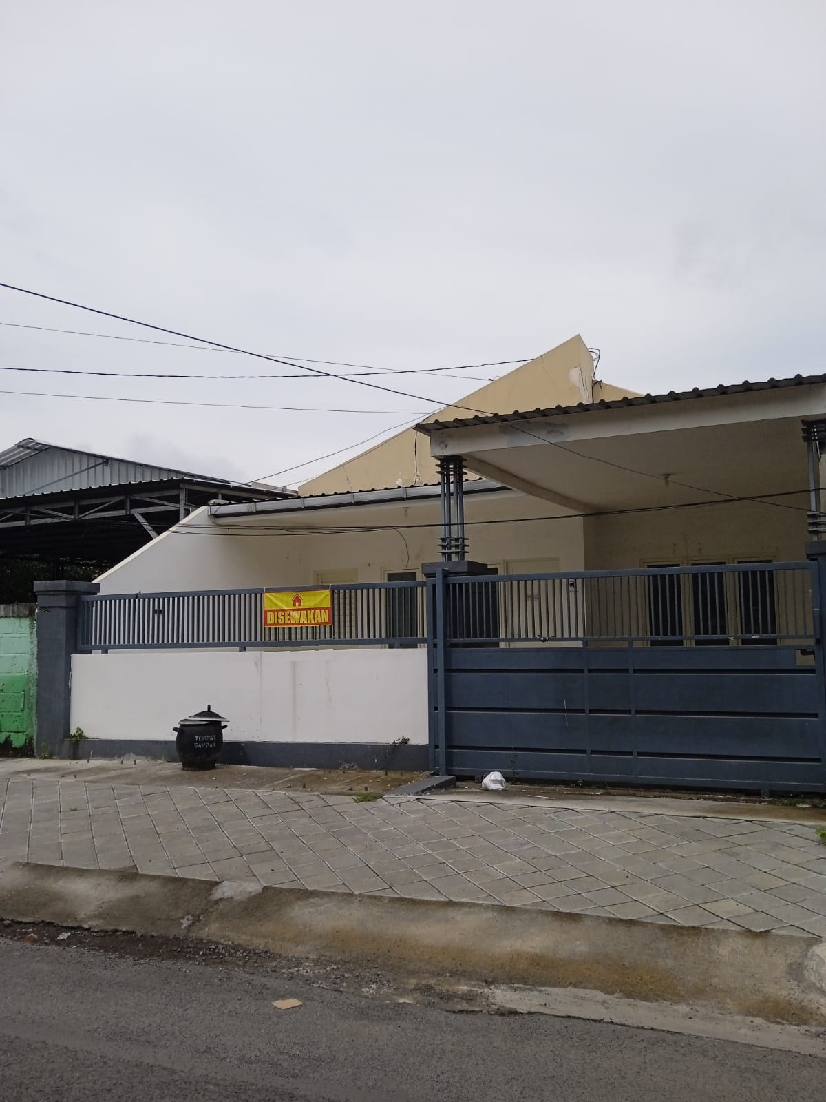 rumah disewakan dukuh kupang timur surabaya