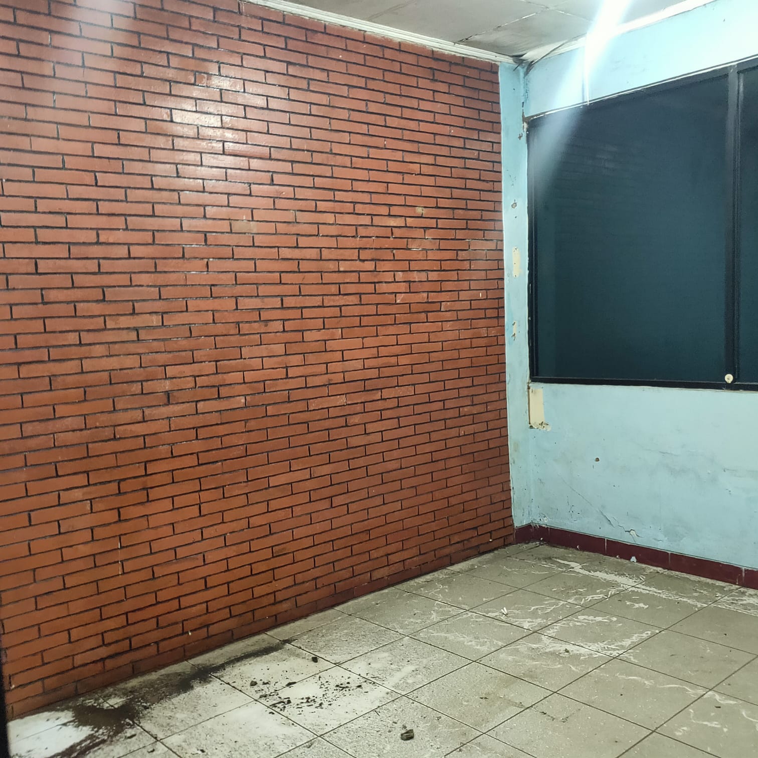 Jual sewa cepat murah rumah luas butuh renov di Jl Edam I