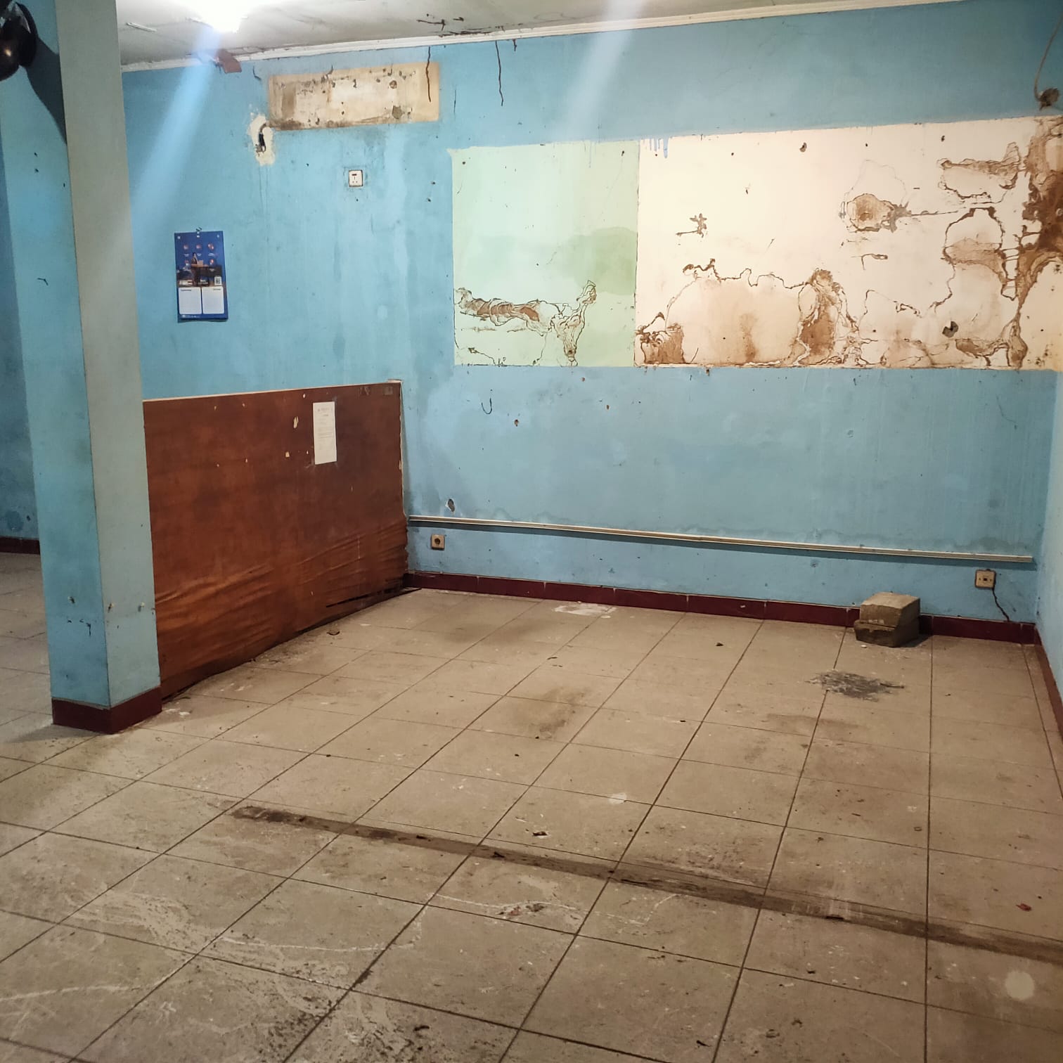 Jual sewa cepat murah rumah luas butuh renov di Jl Edam I