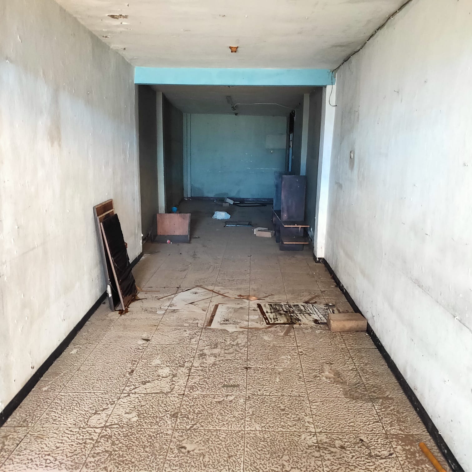 Jual sewa cepat murah rumah luas butuh renov di Jl Edam I