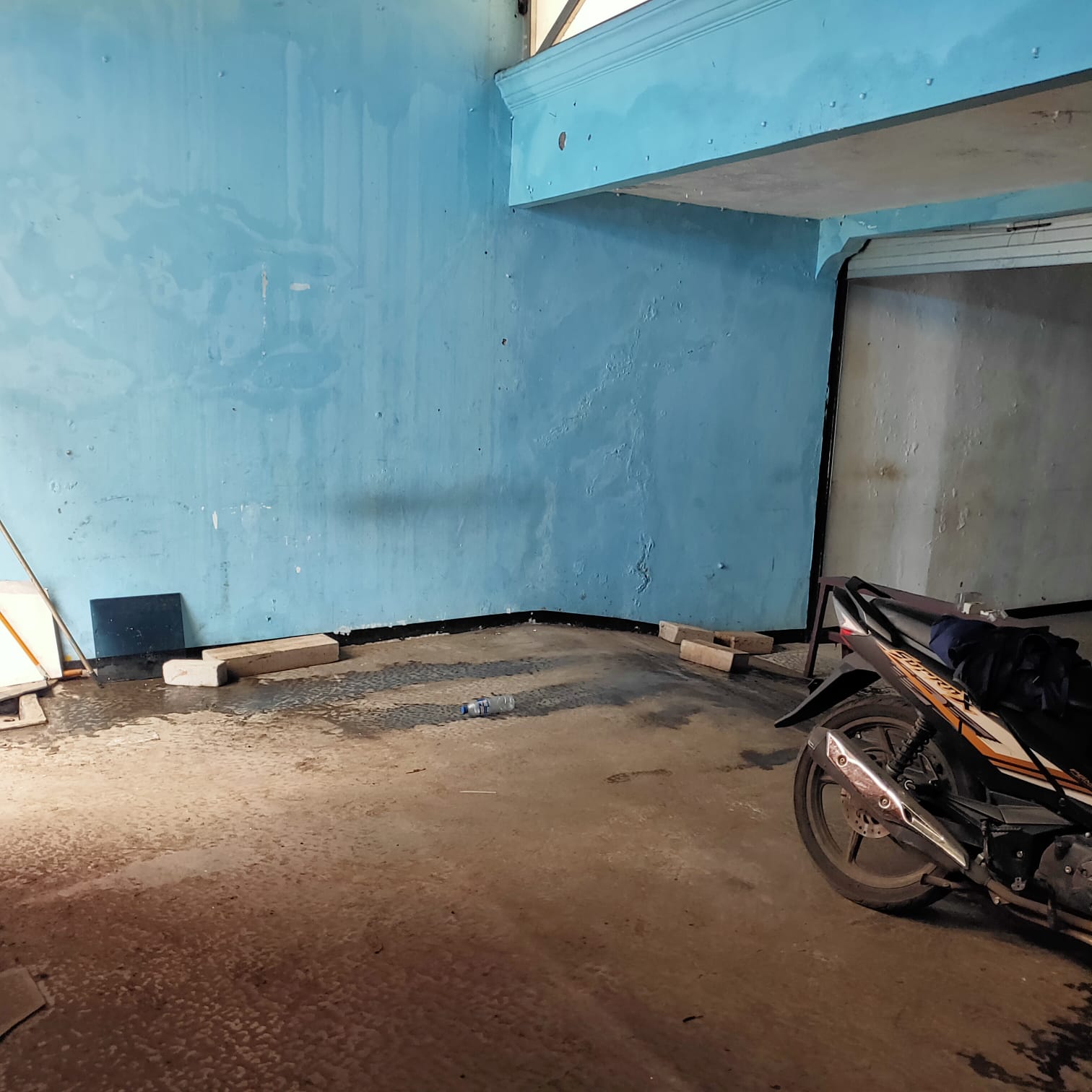 Jual sewa cepat murah rumah luas butuh renov di Jl Edam I