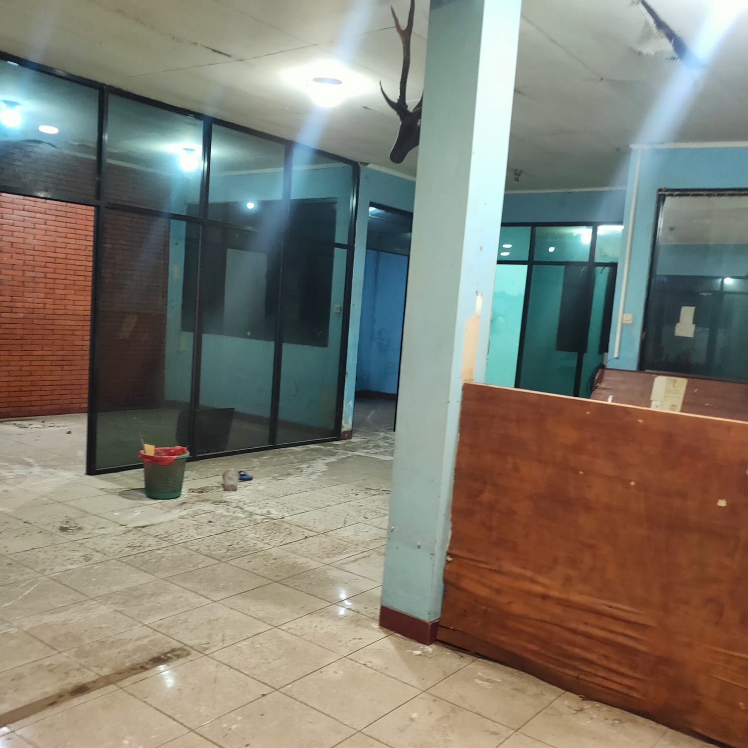 Jual sewa cepat murah rumah luas butuh renov di Jl Edam I