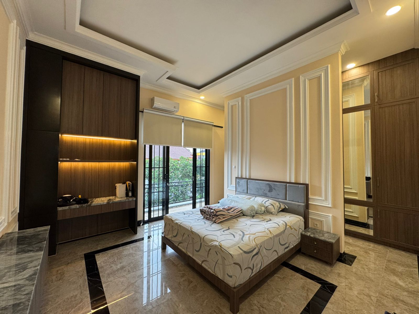 Jual rumah mewah modern elegan dan strategis di Janur Hijau 1