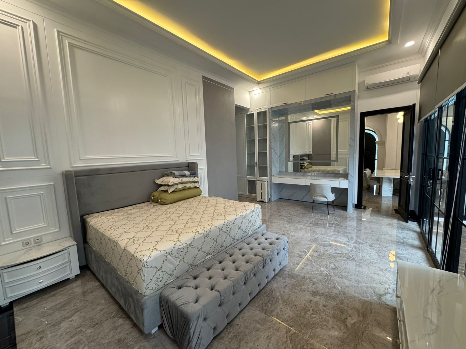 Jual rumah mewah modern elegan dan strategis di Janur Hijau 1