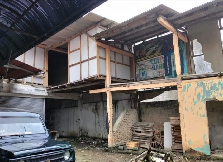 Rumah ex material pinggir jalan raya Kalimulya Depok