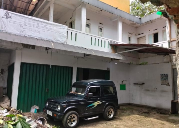 Rumah ex material pinggir jalan raya Kalimulya Depok