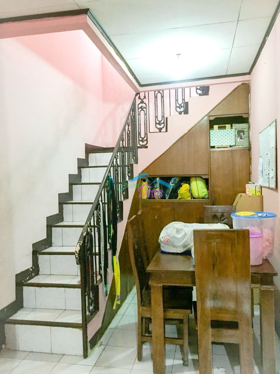 RUMAH 2 LANTAI  DI PERUMAHAN MASNAGA JAKASAMPURNA BEKASI