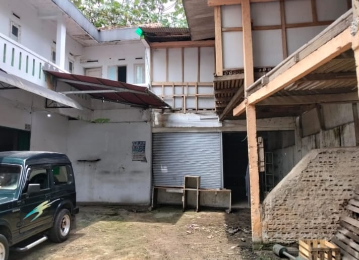 Rumah ex material pinggir jalan raya Kalimulya Depok