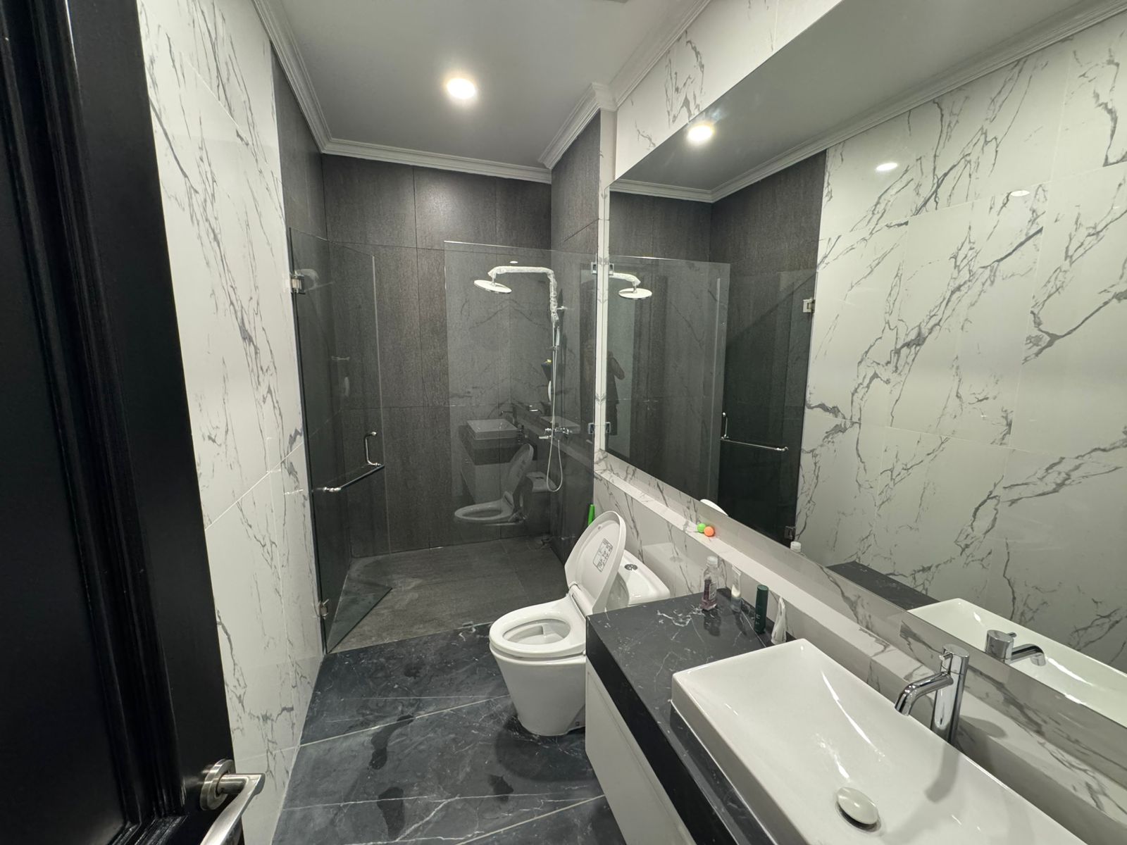 Jual rumah mewah modern elegan dan strategis di Janur Hijau 1