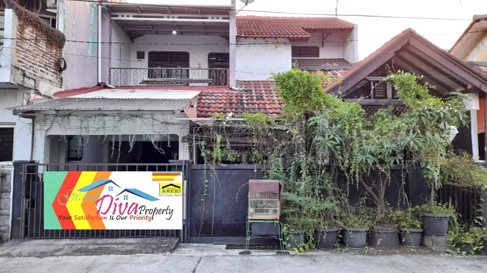 RUMAH 2 LANTAI  DI PERUMAHAN MASNAGA JAKASAMPURNA BEKASI