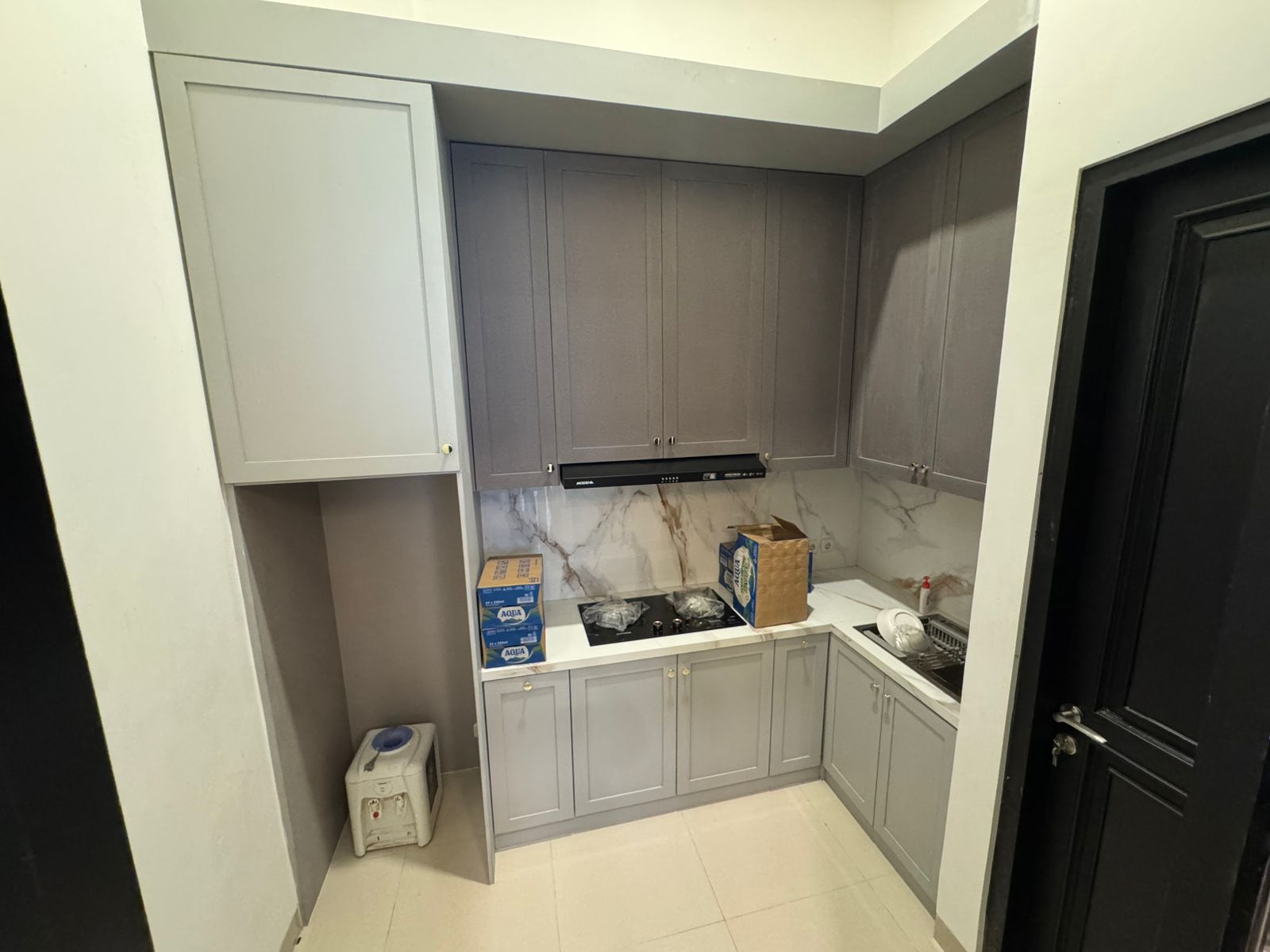 Jual rumah mewah modern elegan dan strategis di Janur Hijau 1