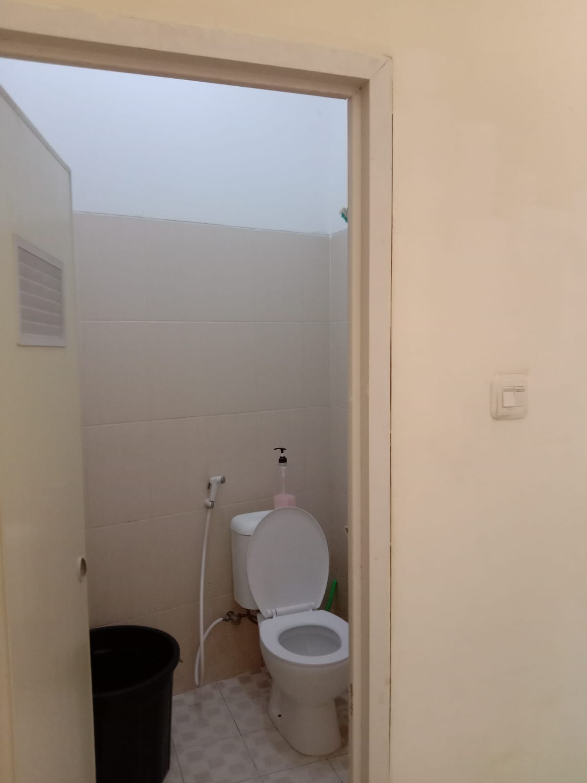 Rumah huk kav pertanian dekat Kampus JGU Depok