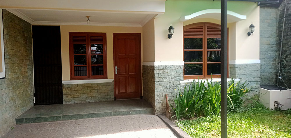 Rumah 3 Kamar Tidur 2 Kamar Mandi Carport di Antapani Bandung