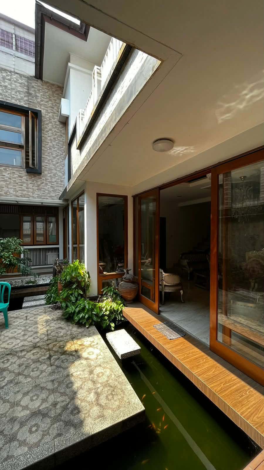 Dijual Rumah Furnished di Harapan Indah Cluster Taman Heliconia