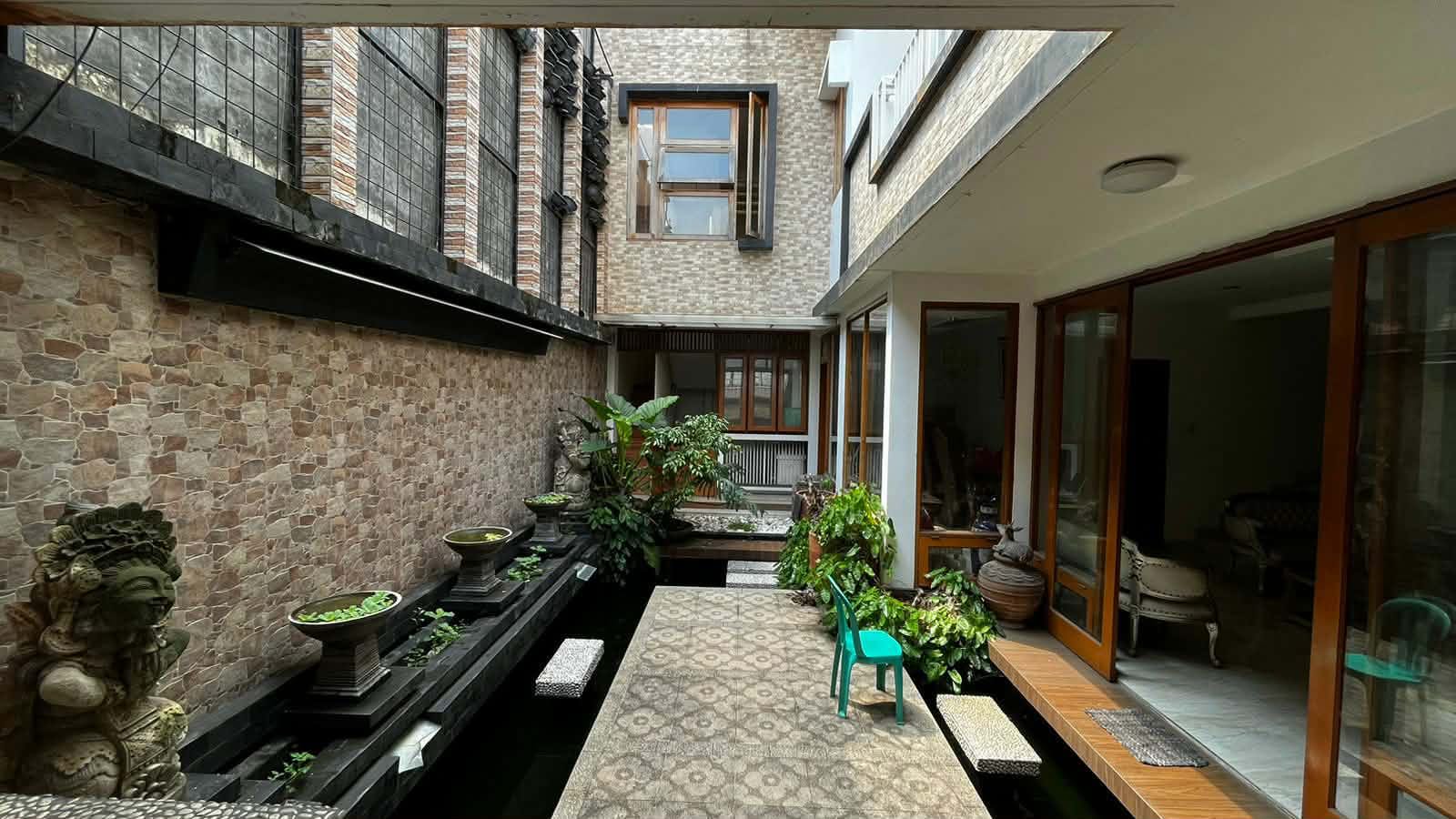 Dijual Rumah Furnished di Harapan Indah Cluster Taman Heliconia