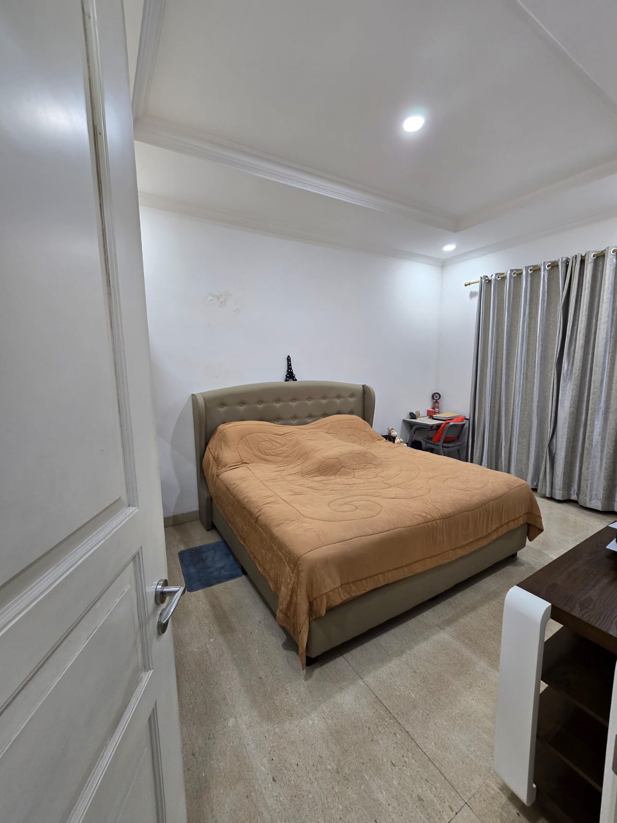 Jual rumah classic elegan dan siap huni di Opulence Residence D3