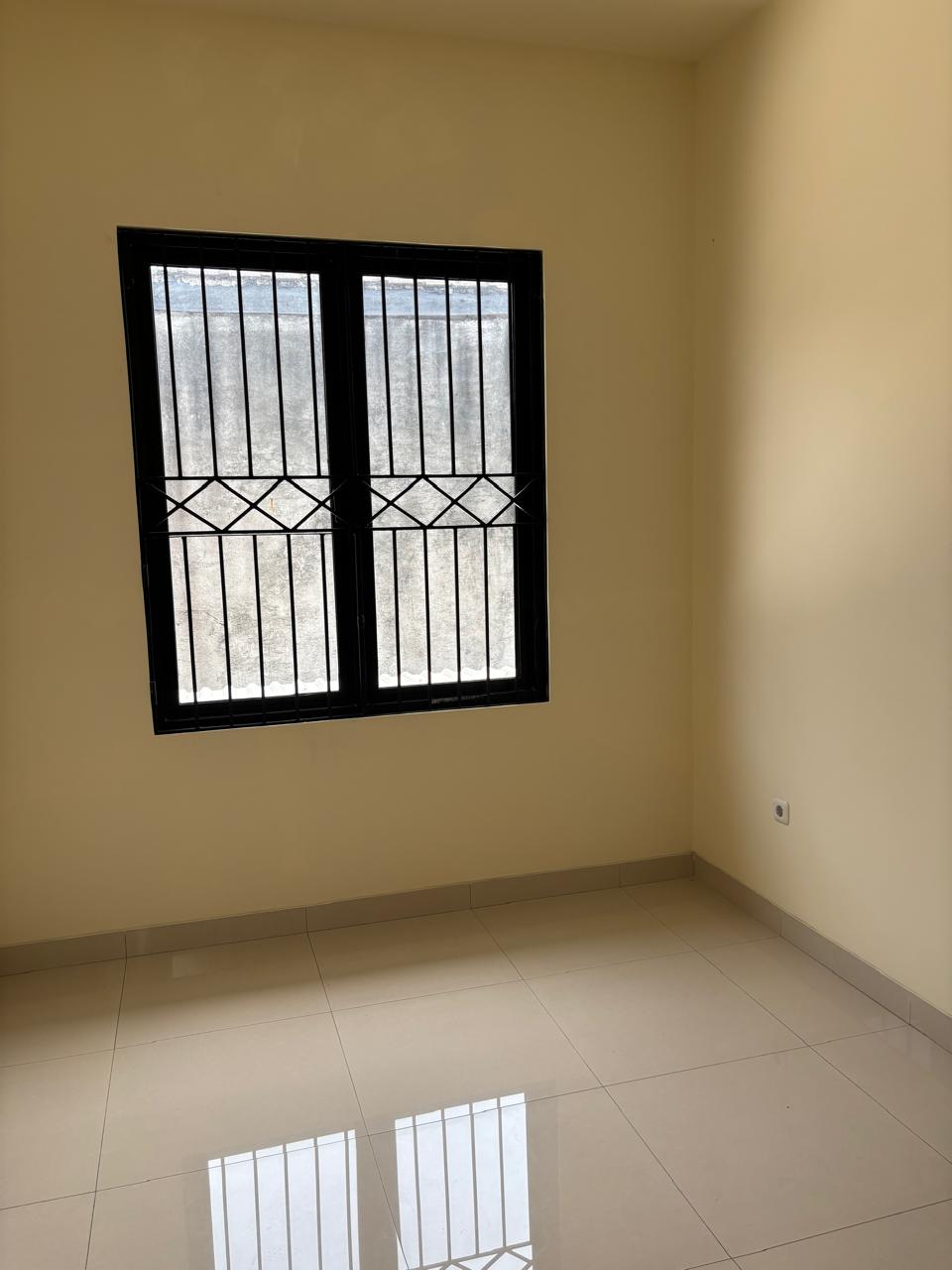Dijual Rumah di Jl.Penyelesaian Tomang, Kembangan, Jakarta Barat