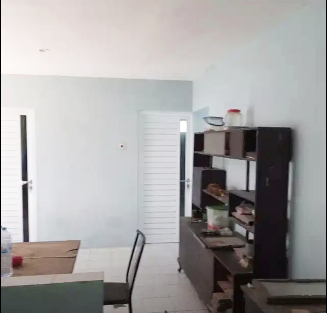 Jual Rumah Siap Huni Dukuh Kupang HGB Pemkot Dkt Mayjen Sungkono
