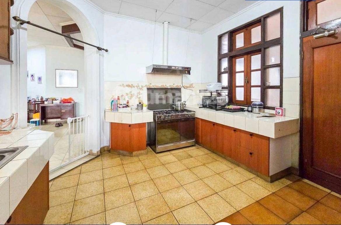 Jual rumah siap huni dan strategis di Karmel 5, Kebon Jeruk