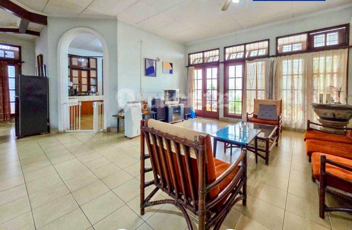 Jual rumah siap huni dan strategis di Karmel 5, Kebon Jeruk