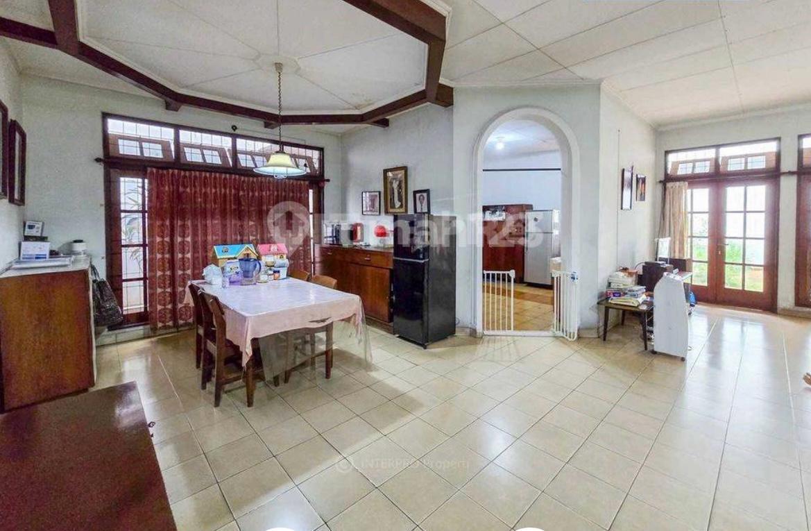 Jual rumah siap huni dan strategis di Karmel 5, Kebon Jeruk