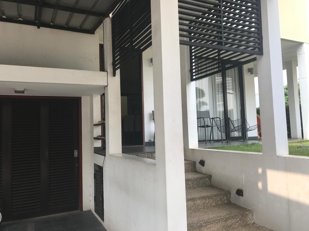 Jual rumah modern dan posisi hook di TerasBintaroB7,Pesanggrahan