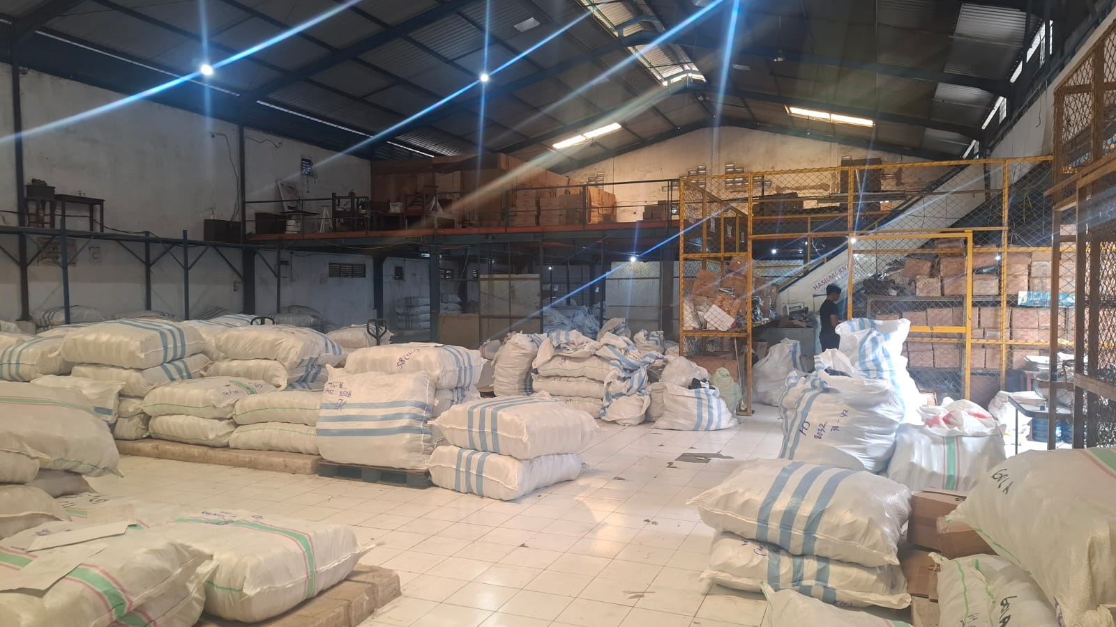 Gudang Langka Komplek Margomulyo Suri Mulia Blok Depan Bebas Ban