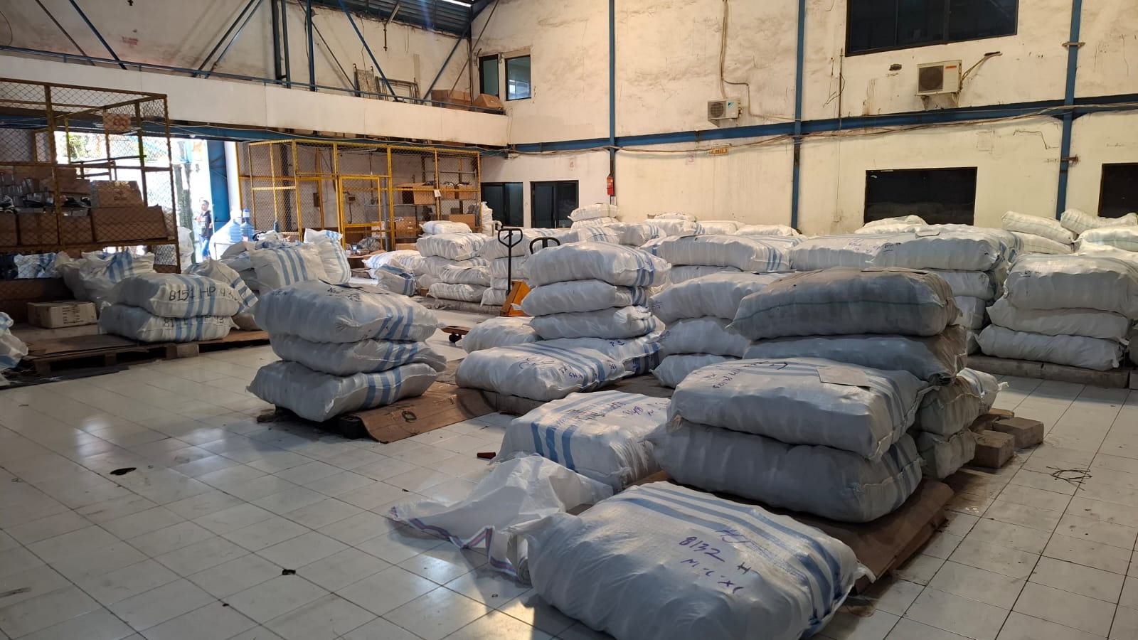 Gudang Langka Komplek Margomulyo Suri Mulia Blok Depan Bebas Ban