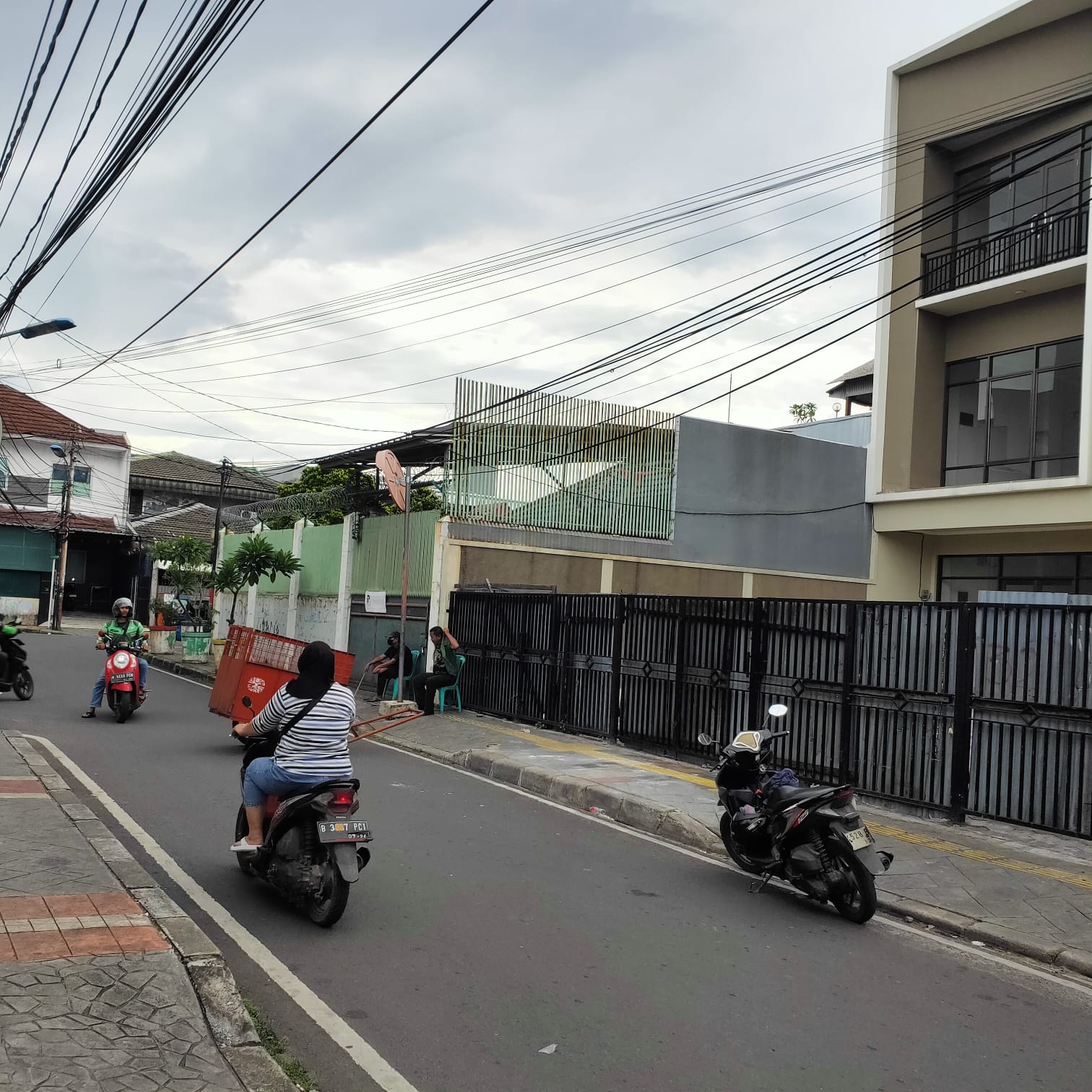 Jual ruko 3 unit gandeng di Jatinegara, Rawa Bunga, Jaka Tim