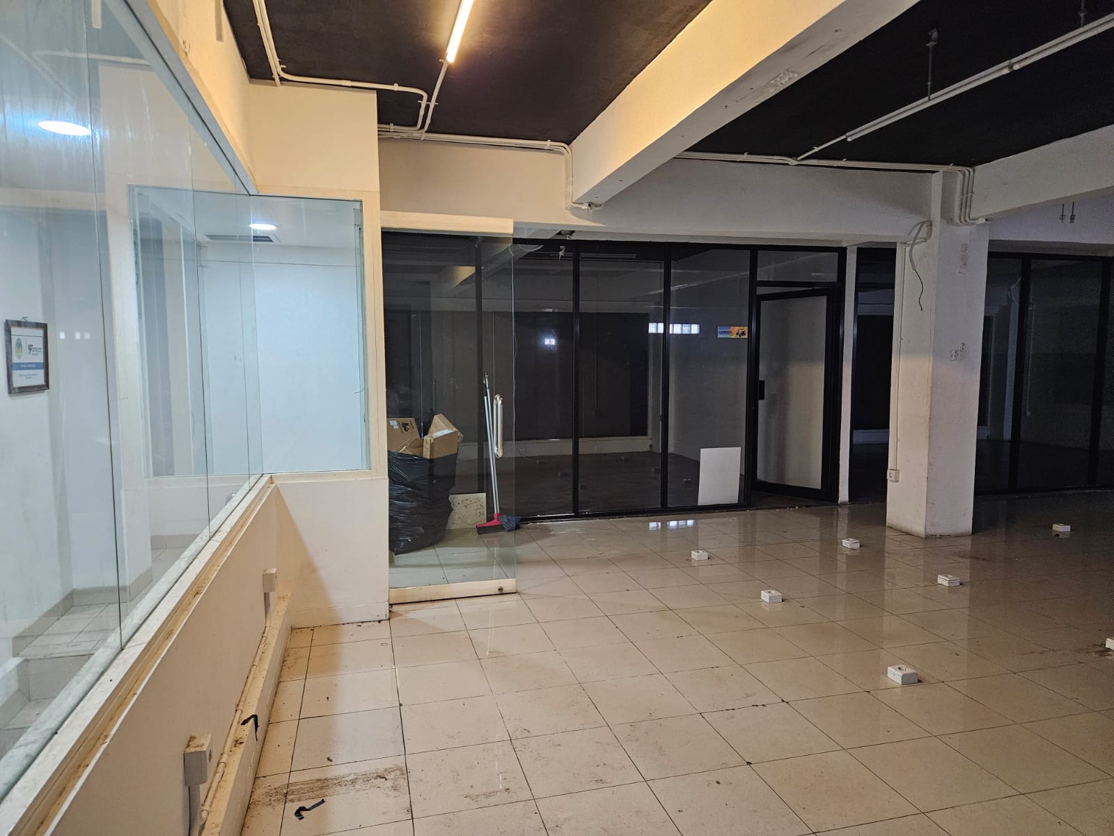 Sewa ruko gandeng besar dekat Rcti di Kebon Jeruk, Jakarta Barat