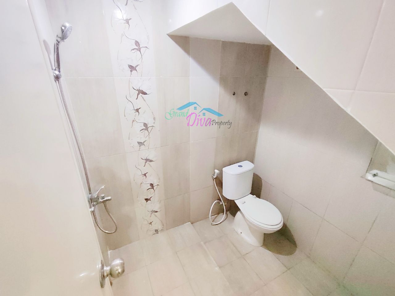 RUMAH BAGUS BARU RENOVASI DI PERUM GRAND SERPONG RESIDENCE 2