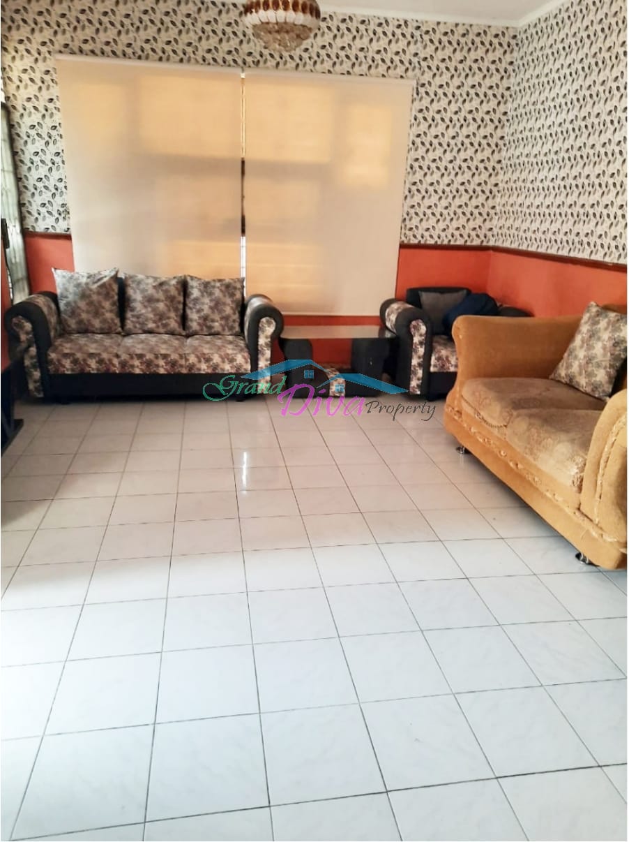 RUMAH DI JATIWARINGIN