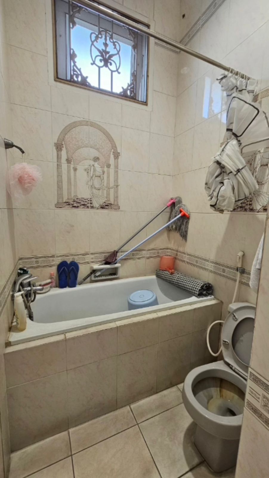 Jual rumah mewah dan luas posisi hook di Taman Hijau J11, Jakbar