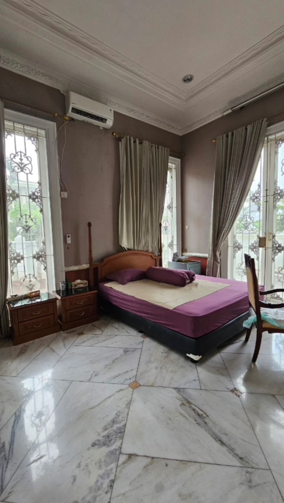 Jual rumah mewah dan luas posisi hook di Taman Hijau J11, Jakbar