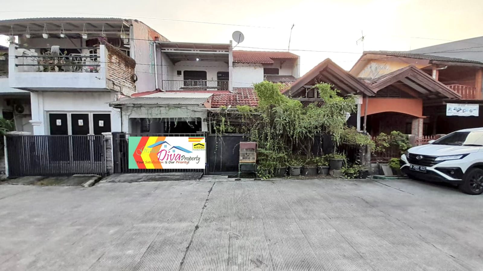 RUMAH 2 LANTAI  DI PERUMAHAN MASNAGA JAKASAMPURNA BEKASI