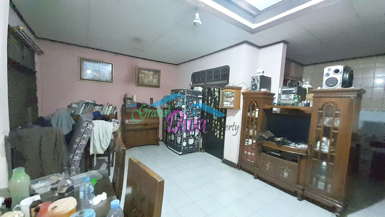 RUMAH 2 LANTAI  DI PERUMAHAN MASNAGA JAKASAMPURNA BEKASI