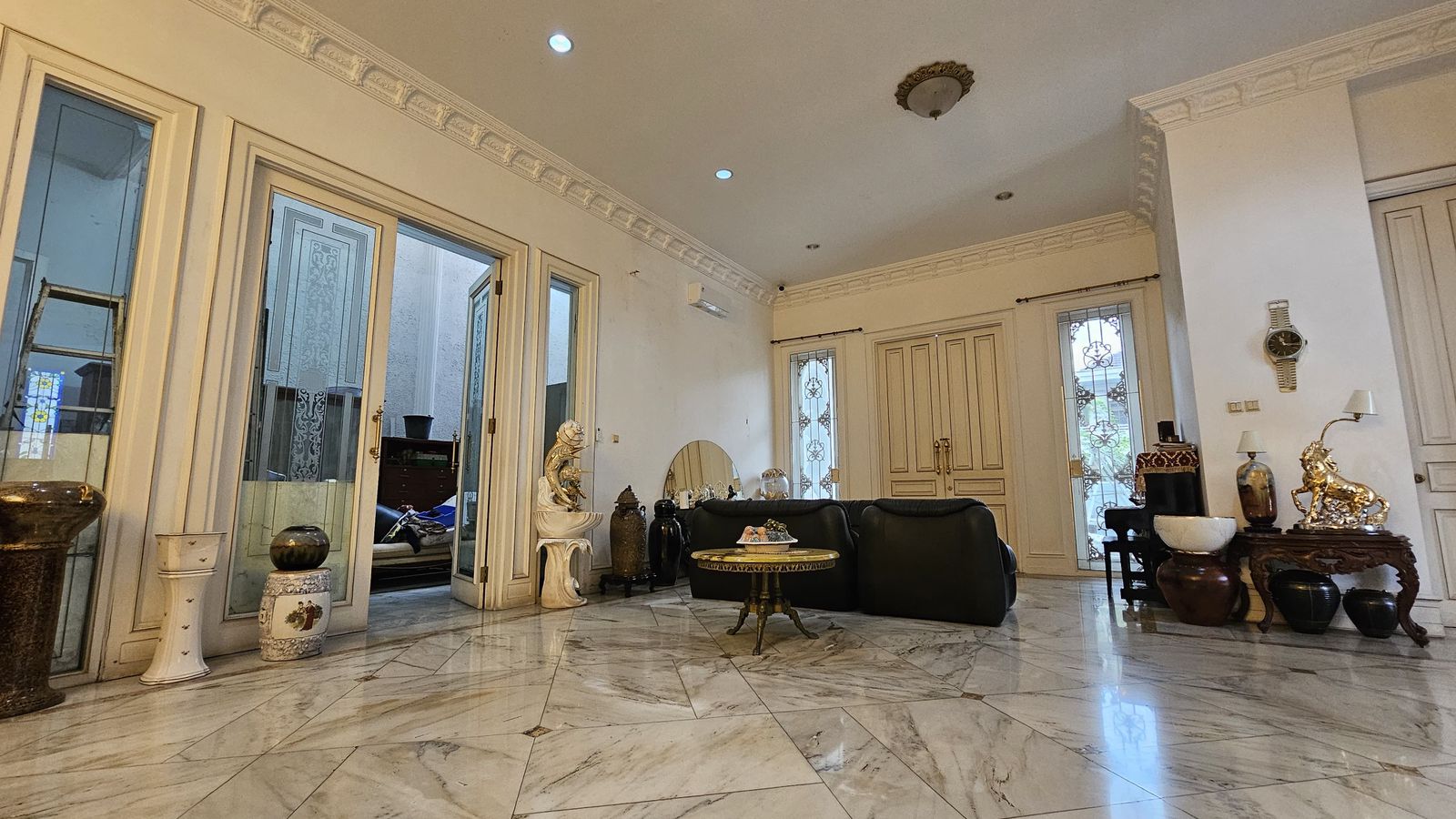 Jual rumah mewah dan luas posisi hook di Taman Hijau J11, Jakbar