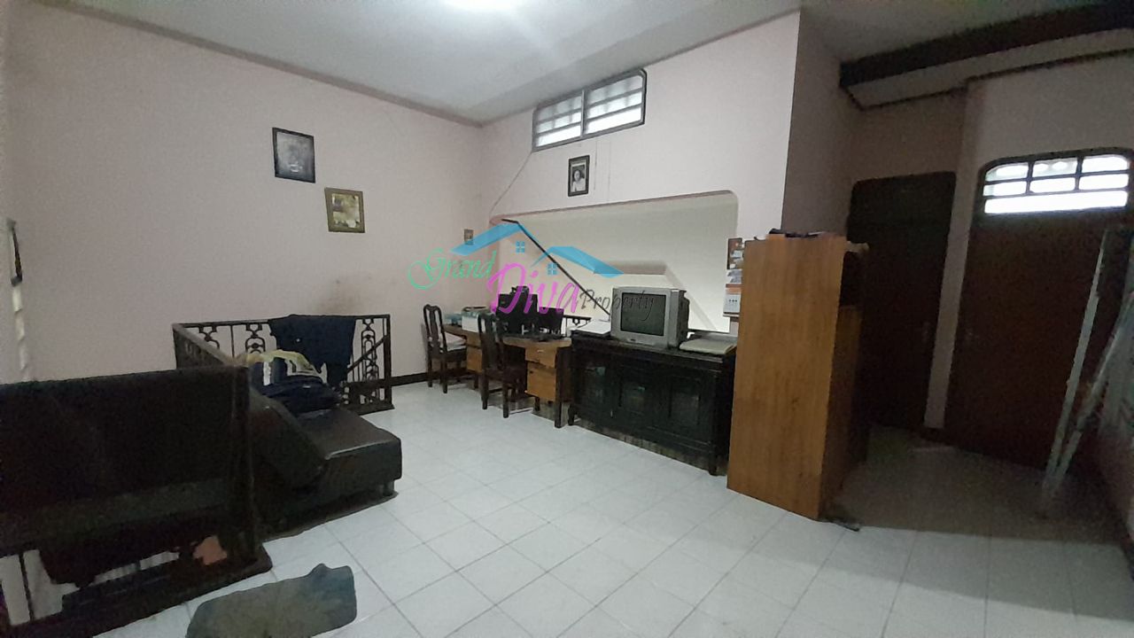 RUMAH 2 LANTAI  DI PERUMAHAN MASNAGA JAKASAMPURNA BEKASI