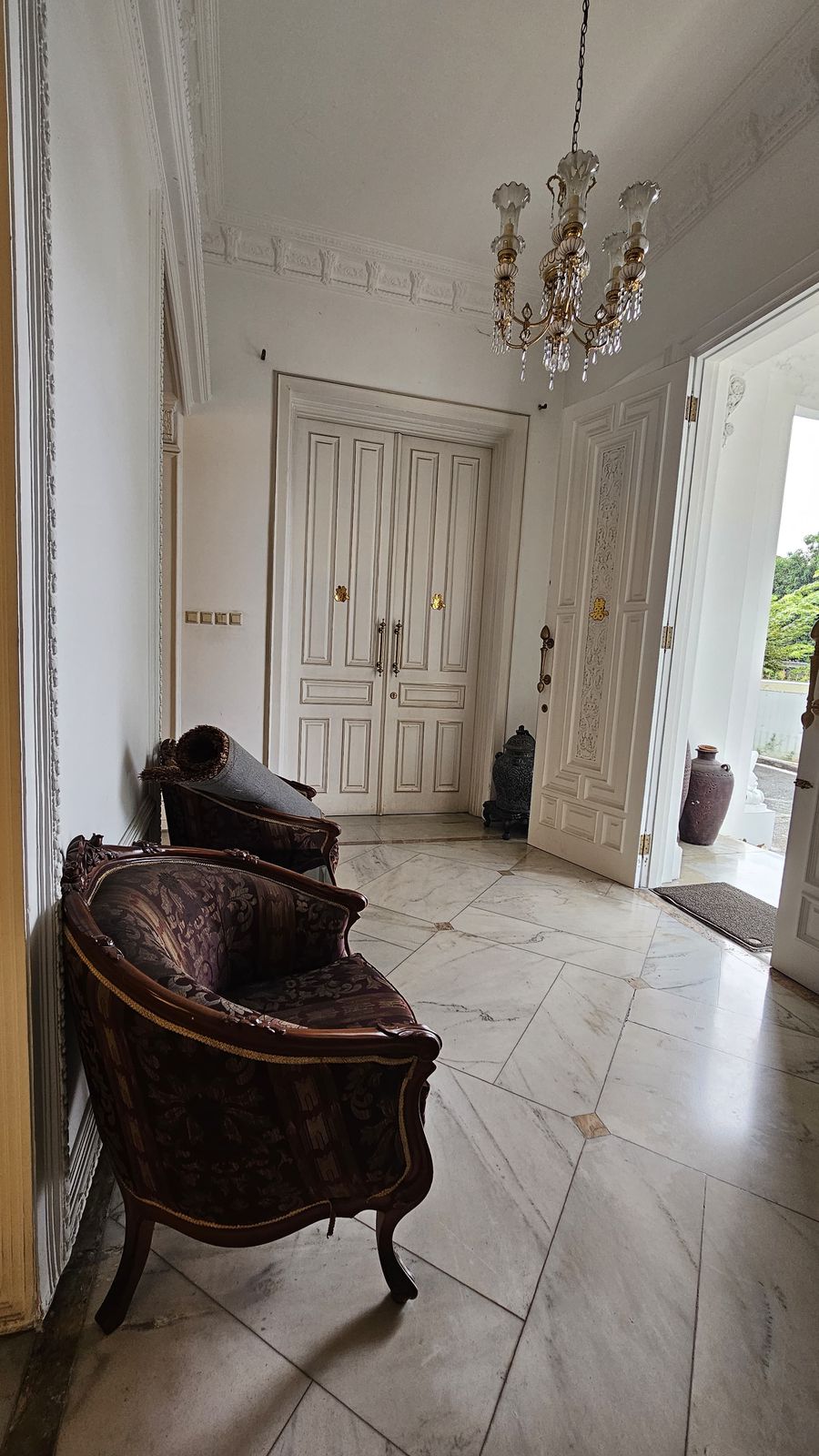 Jual rumah mewah dan luas posisi hook di Taman Hijau J11, Jakbar