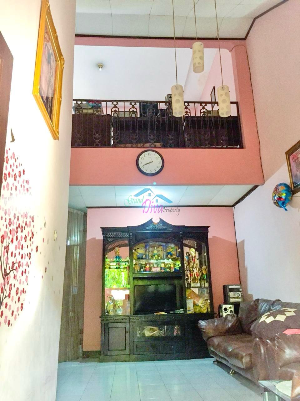 RUMAH 2 LANTAI  DI PERUMAHAN MASNAGA JAKASAMPURNA BEKASI