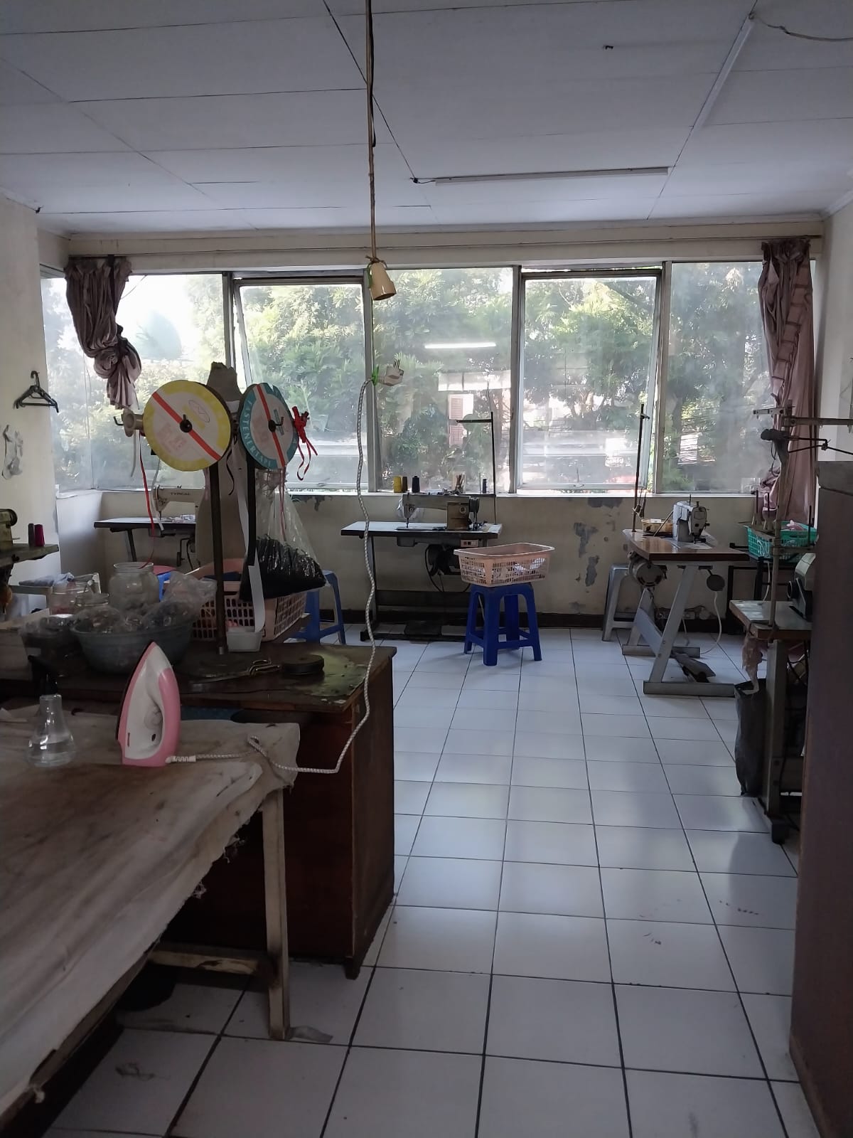 Jual ruko strategis dengan tempat tinggal di Bona Indah Plaza