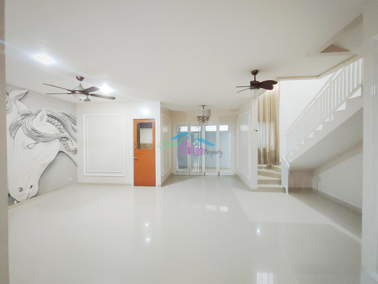 RUMAH BAGUS BARU RENOVASI DI CLUSTER THE REGENT RESIDENCE BEKASI