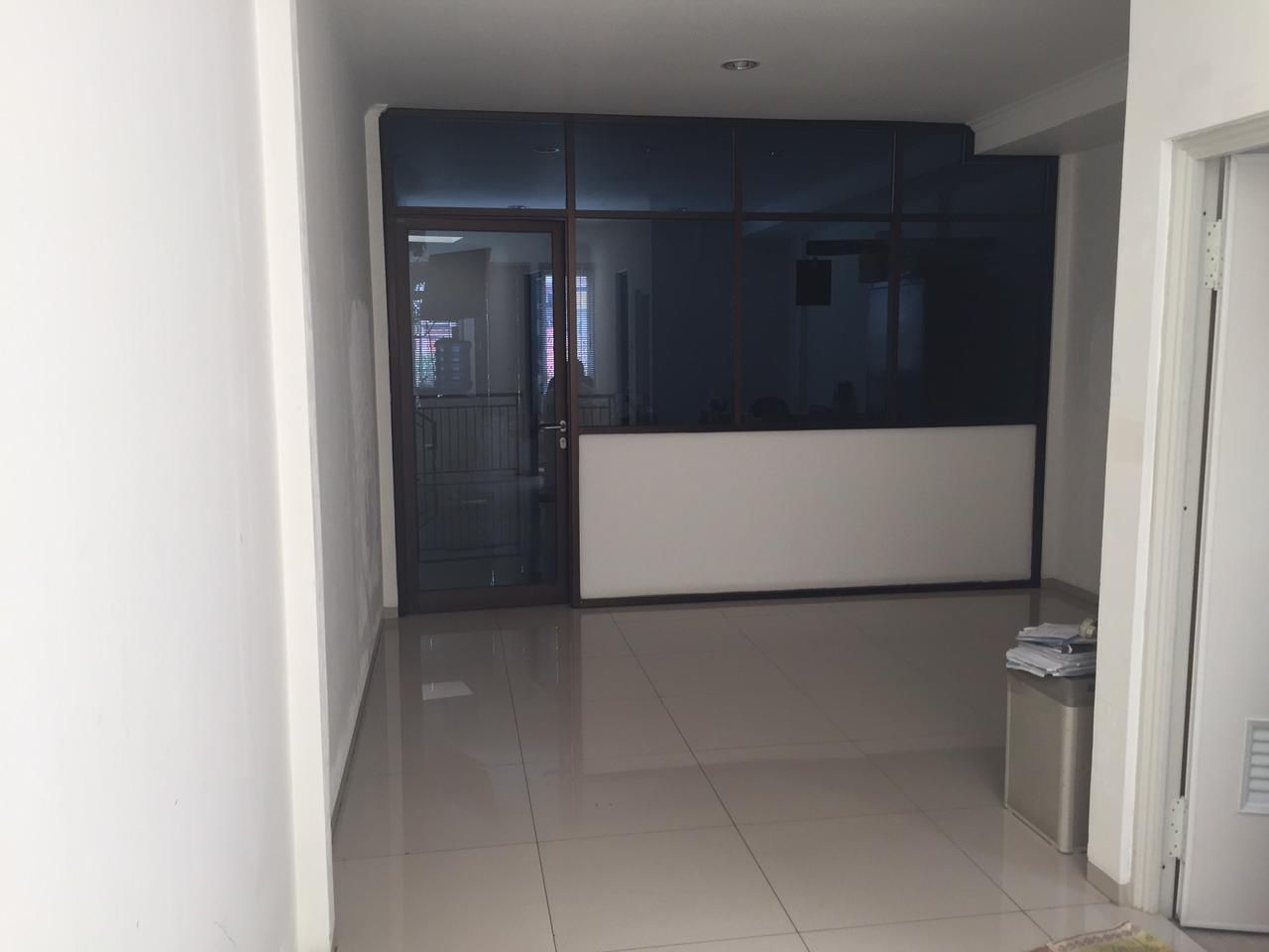 Jual ruko pinggir jalan dan siap huni di Taman Cosmos 2, Kebon