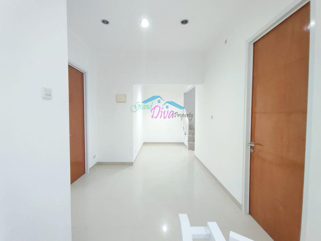 RUMAH BAGUS BARU RENOVASI DI CLUSTER THE REGENT RESIDENCE BEKASI