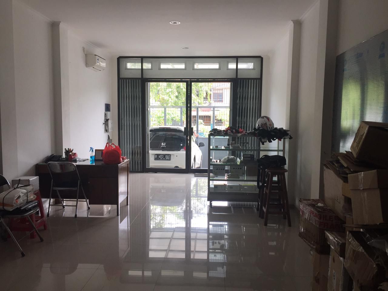 Jual ruko pinggir jalan dan siap huni di Taman Cosmos 2, Kebon