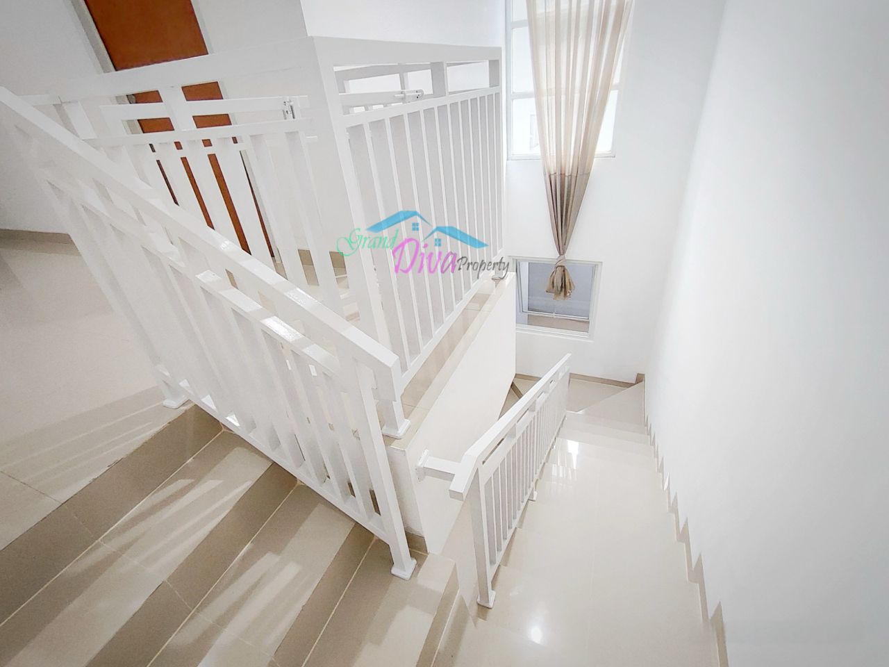 RUMAH BAGUS BARU RENOVASI DI CLUSTER THE REGENT RESIDENCE BEKASI