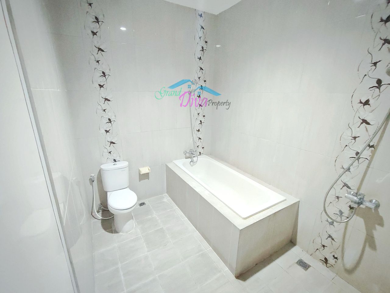 RUMAH BAGUS BARU RENOVASI DI CLUSTER THE REGENT RESIDENCE BEKASI