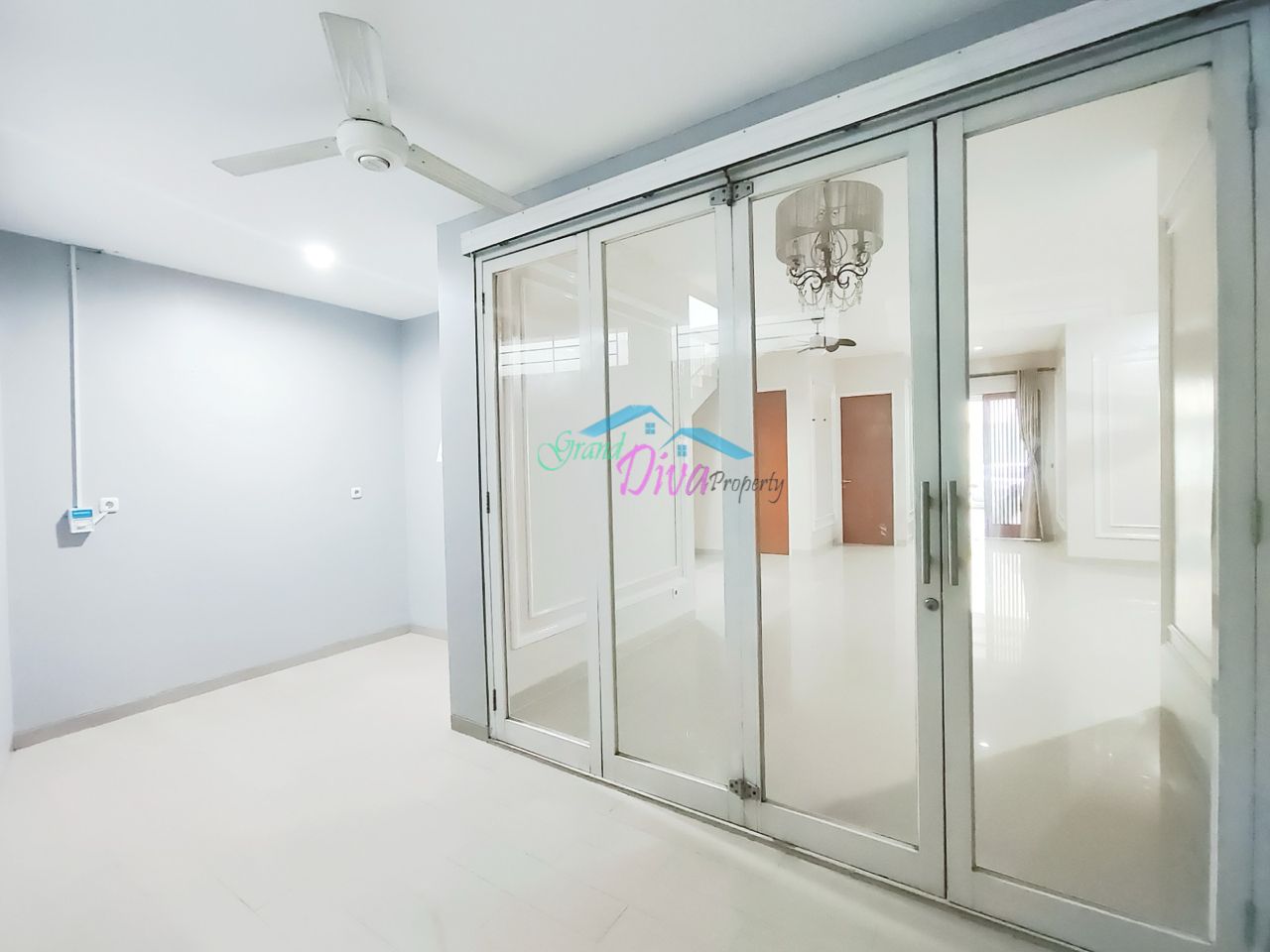 RUMAH BAGUS BARU RENOVASI DI CLUSTER THE REGENT RESIDENCE BEKASI