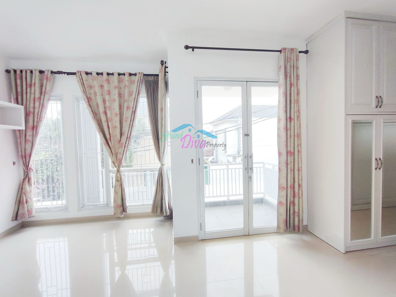 RUMAH BAGUS BARU RENOVASI DI CLUSTER THE REGENT RESIDENCE BEKASI